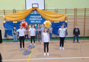 Uczniowie klasy IVa podczas występu