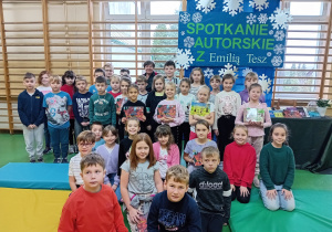 Uczniowie klas trzecich z poetką