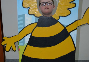 Marek w roli uroczej pszczółki