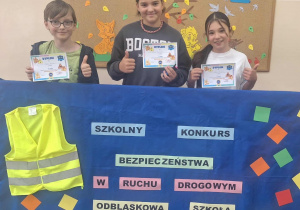 Laureaci konkursu z klas 4- 6 z dyplomami