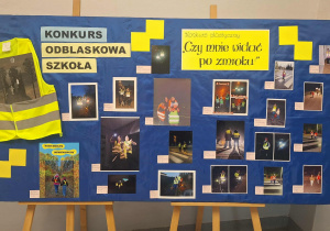 Tablica, na której znajdują się wszystkie prace konkursowe.