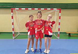 Drużyna dziewcząt w tenisie stołowym