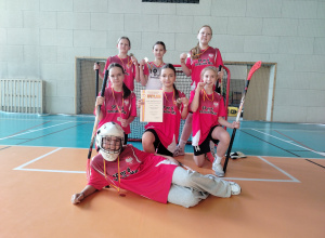 II miejsce dziewcząt w powiecie w unihokeju