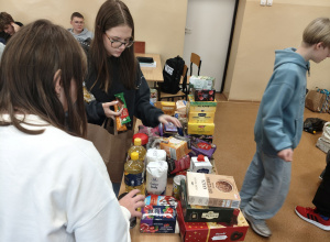 " Świąteczna paczka dla tomaszowskiego Seniora"