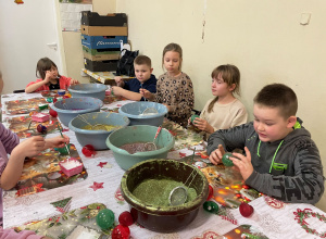 Klasa IIb w fabryce bombek