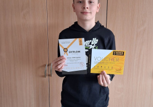 Oliwier Mokrogulski z dyplomem- laureat w kategorii Goniec