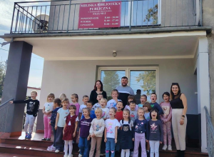 Grupa "0" na lekcji w Miejskiej Bibliotece Publicznej