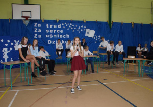 Siódmoklasiści zaprezentowali piękny montaż słowno- muzyczny