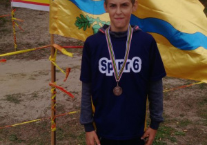 Krystian Brajtkrojc z medalem zawodów w biegach przełajowych- Tomaszów Maz. 17.09.2019 r.