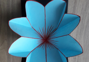 Jasnoniebieski kwiat dla mamy