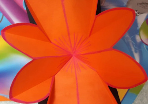 Papierowy, pomarańczowy kwiat dla mamy