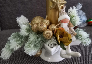 Biało- złoty stroik świąteczny