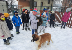 Wspólny spacer po boisku