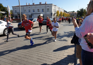 Uczestnicy podczas biegu