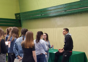 W kolejce po autografy