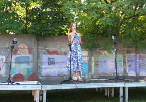 Zosia Legierska zaśpiewała na pikniku utwór " Radość"