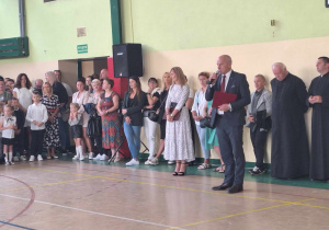 Przewodniczący Rady Miejskiej Pan Krzysztof Kuchta składa życzenia uczniom na nowy rok szkolny