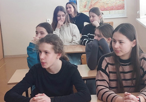 Uczniowie klasy VIIb w czasie warsztatów