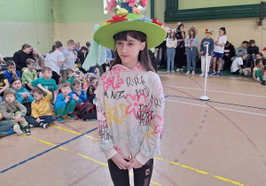 Wiosenny kapelusz wykonany przez uczniów klasy IIIb