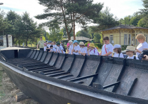 Uczniowie w Skansenie Rzeki Pilicy