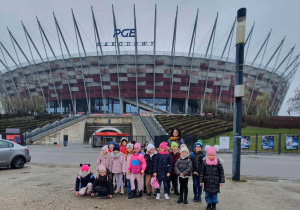 Klasa Ia z wychowawcą przed Stadionem Narodowym