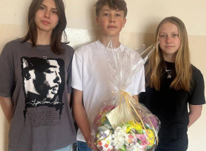 Dzieci z grupy "0" oraz SKW z życzeniami dla DPS i ZPO