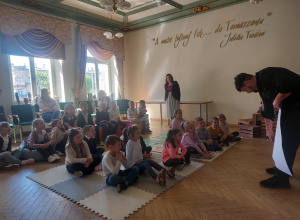 Grupa "0" w książkowej podróży w Miejskiej Bibliotece Publicznej