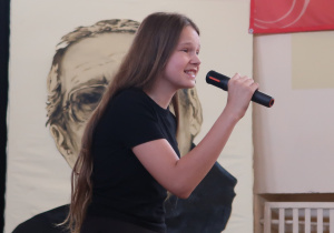 Aleksandra Byczkowska w czasie recytacji