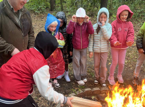 Uczniowie klasy IIa w Nadleśnictwie Smardzewice