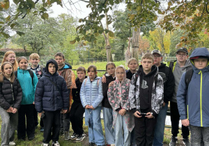 Dzieci na terenie łódzkiego ogrodu zoologicznego