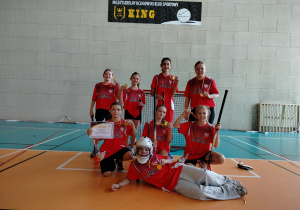 Dziewczyny z dyplomem i medalami